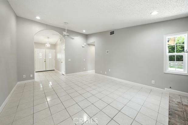 Detail Gallery Image 9 of 29 For 28620 Kathleen Ave, Saugus,  CA 91390 - 3 Beds | 2 Baths