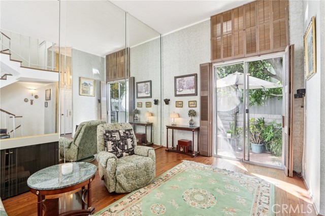 Detail Gallery Image 33 of 37 For 12390 Chandler Bld #J,  Valley Village,  CA 91607 - 3 Beds | 2/1 Baths