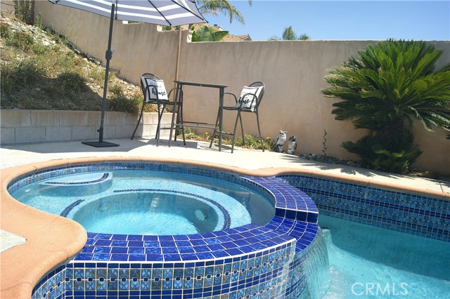 Detail Gallery Image 4 of 26 For 4012 Larkspur Ave, Rialto,  CA 92377 - 4 Beds | 2 Baths
