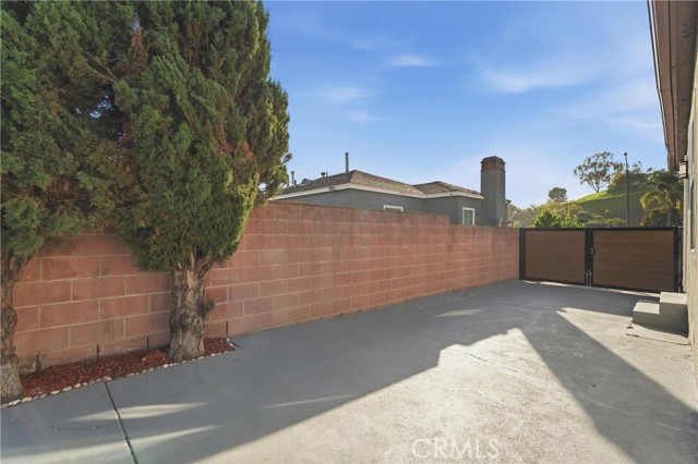 2106 Mcpherson Avenue, Los Angeles CA: https://media.crmls.org/medias/34814b19-6329-4a97-9eaa-a3a6f74cd7ef.jpg