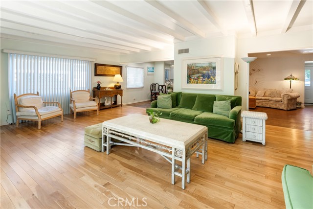 Detail Gallery Image 10 of 18 For 5743 Natick Ave, Sherman Oaks,  CA 91411 - 3 Beds | 2 Baths