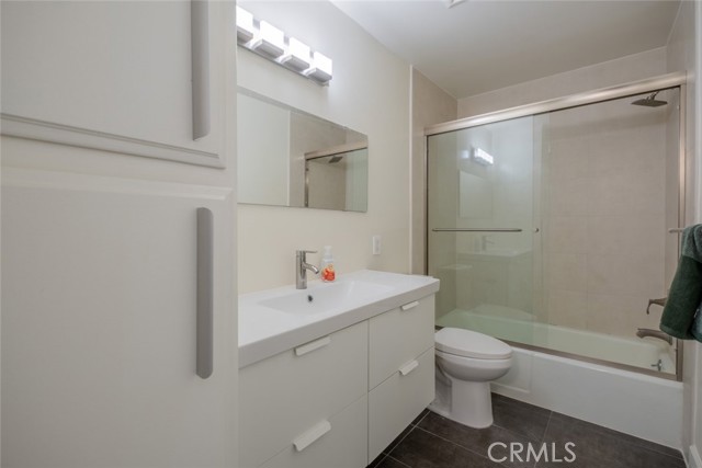 Detail Gallery Image 10 of 31 For 1935 Alpha Rd #321,  Glendale,  CA 91208 - 2 Beds | 2 Baths