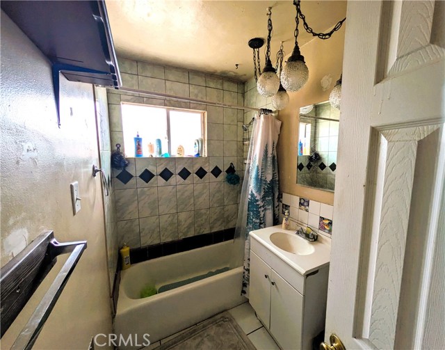 14136 Osage Road, Apple Valley CA: https://media.crmls.org/medias/34821d2a-6537-44a0-a870-e7a4f7afdc4d.jpg