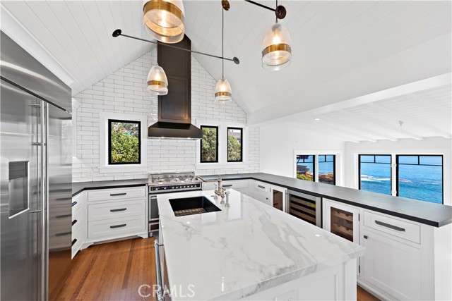 Detail Gallery Image 11 of 61 For 154 Pearl St, Laguna Beach,  CA 92651 - 3 Beds | 3 Baths