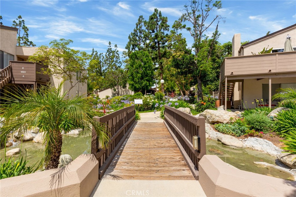 https://media.crmls.org/medias/3482e756-b4e5-41b7-8c5c-5eb5a0b1e3ed.jpg?preset=X-Large