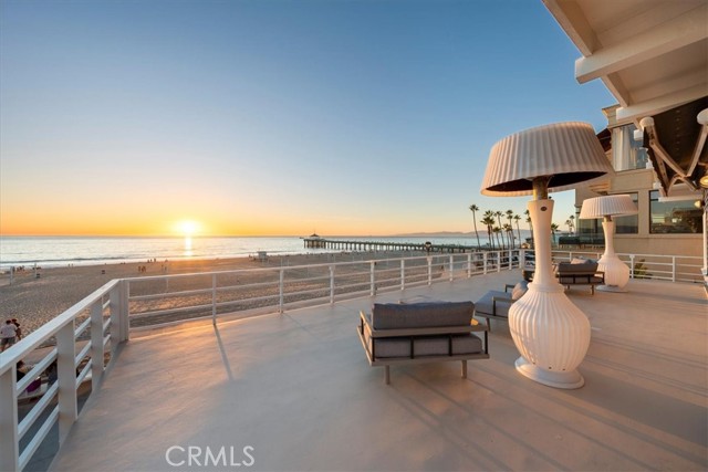 1000 The Strand, Manhattan Beach CA: https://media.crmls.org/medias/34852d97-d148-497f-8567-e9d3c4fd9239.jpg