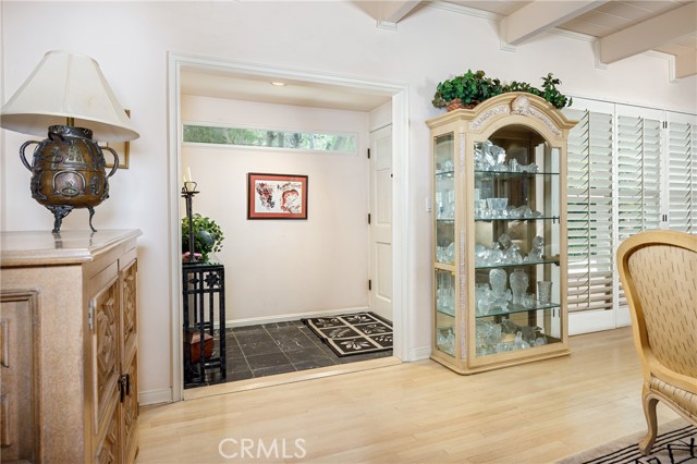 Detail Gallery Image 4 of 38 For 2072 Coldwater Canyon, Beverly Hills,  CA 90210 - 4 Beds | 4/1 Baths