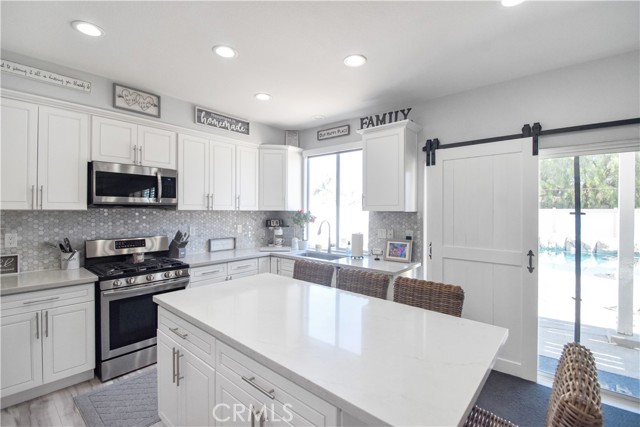 Detail Gallery Image 8 of 35 For 8574 De Loss Dr, Riverside,  CA 92508 - 4 Beds | 2/1 Baths