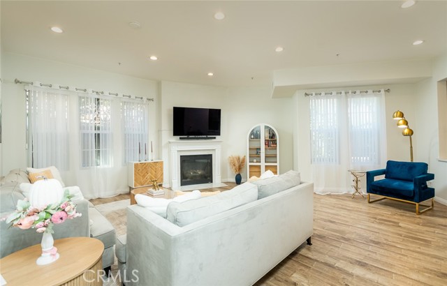 Detail Gallery Image 13 of 43 For 3960 Pennsylvania Ave #107,  La Crescenta,  CA 91214 - 3 Beds | 2/1 Baths