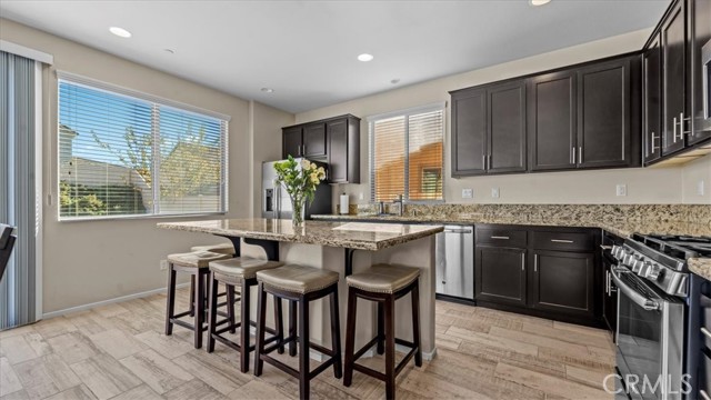 Detail Gallery Image 8 of 44 For 1672 Milford Way, Beaumont,  CA 92223 - 4 Beds | 3 Baths