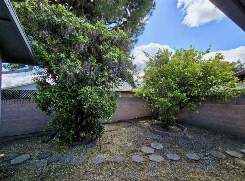 https://media.crmls.org/medias/34870509-07c2-49d5-8753-65dd491f8c56.jpg?preset=X-Large