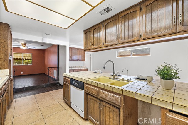 Detail Gallery Image 10 of 34 For 552 N Broadmoor Ave, West Covina,  CA 91790 - 4 Beds | 2 Baths