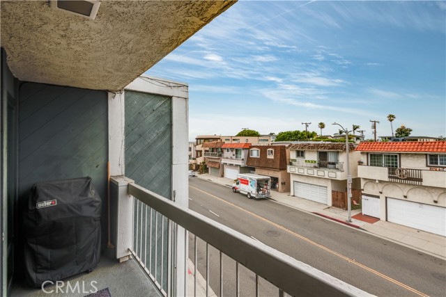 748 Manhattan Beach Boulevard, Manhattan Beach, California 90266, 3 Bedrooms Bedrooms, ,1 BathroomBathrooms,Residential,Sold,Manhattan Beach,SB21160788