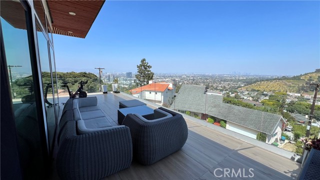 Detail Gallery Image 6 of 39 For 7015 Wrightcrest Dr, Culver City,  CA 90232 - 4 Beds | 6 Baths