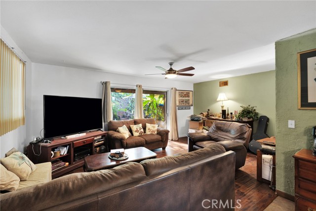 Detail Gallery Image 8 of 41 For 401 Dixford, La Puente,  CA 91744 - 3 Beds | 2 Baths