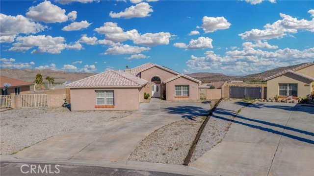 Detail Gallery Image 3 of 53 For 57088 Millstone Dr, Yucca Valley,  CA 92284 - 5 Beds | 3 Baths