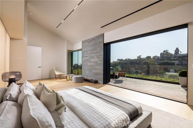 1000 Oriole Drive, Laguna Beach CA: https://media.crmls.org/medias/3488dab4-2b14-4d72-9bab-6b41f57e5900.jpg