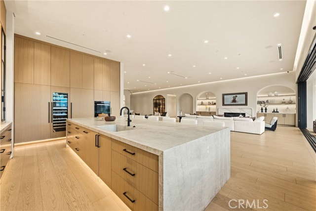 Detail Gallery Image 17 of 54 For 22924 Erwin St, Woodland Hills,  CA 91367 - 11 Beds | 9/2 Baths