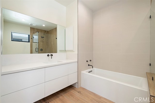 Detail Gallery Image 21 of 33 For 822 S Plymouth #4,  Los Angeles,  CA 90005 - 4 Beds | 3/1 Baths