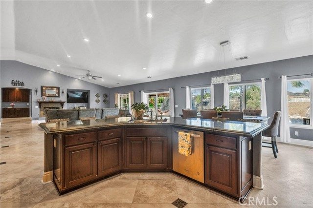21551 Via Liago, Perris CA: https://media.crmls.org/medias/348a9fe1-84fc-458a-9579-24738ebfe42a.jpg