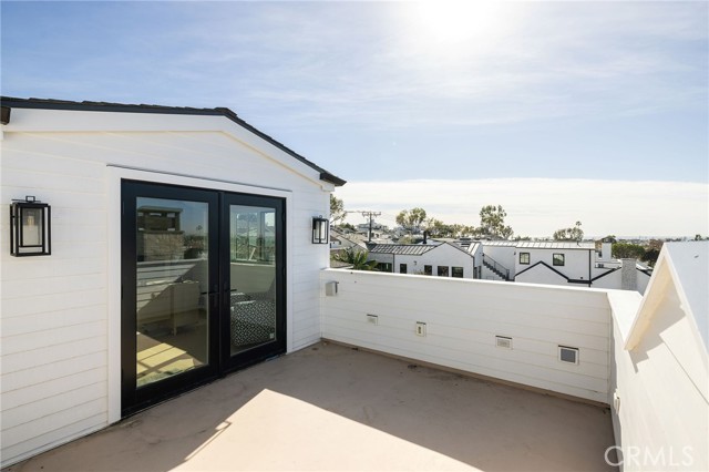 702 Poinsettia Avenue, Corona del Mar CA: https://media.crmls.org/medias/348aa790-4687-416c-b4d2-161c1a583766.jpg
