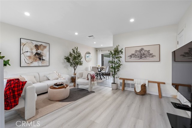 8482 Benjamin Drive, Huntington Beach CA: https://media.crmls.org/medias/348acbb7-4460-4123-b4be-46f5d5832dfa.jpg