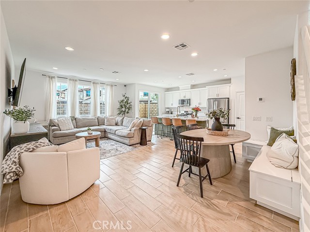 Detail Gallery Image 8 of 73 For 246 San Miguel Island Dr, Camarillo,  CA 93012 - 4 Beds | 2/1 Baths