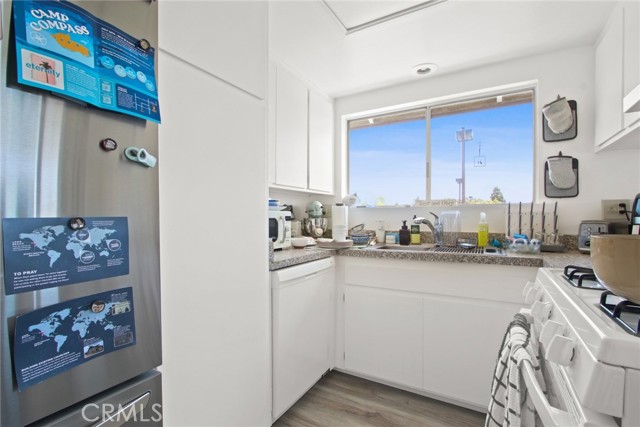 18702 Demion Lane, Huntington Beach CA: https://media.crmls.org/medias/348b9ba1-f34c-432d-9500-dd2032388d8e.jpg