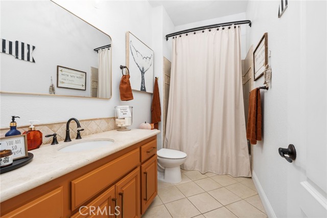 Hall bath with tub/shower combination