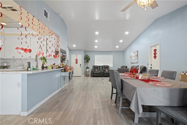 Detail Gallery Image 10 of 34 For 15634 via Cartagena, Hesperia,  CA 92345 - 3 Beds | 2 Baths