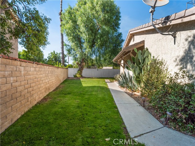 Detail Gallery Image 2 of 24 For 25995 Pueblo Dr, Valencia,  CA 91355 - 3 Beds | 2 Baths