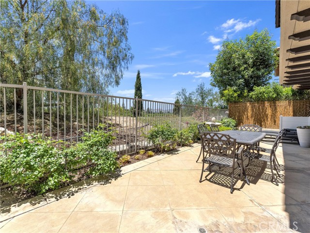 5637 Como Circle, Woodland Hills CA: https://media.crmls.org/medias/348dae65-b700-41a9-a5a6-416062a9307f.jpg