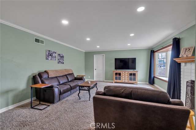 Detail Gallery Image 6 of 44 For 15010 Oakwood Ln, Chino Hills,  CA 91709 - 3 Beds | 2 Baths