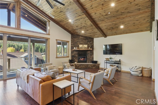 Detail Gallery Image 4 of 40 For 760 Tehama Dr, Big Bear Lake,  CA 92315 - 4 Beds | 3/1 Baths