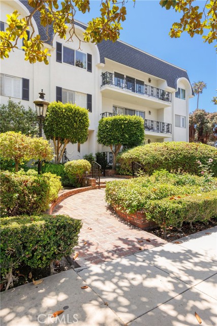 Located in a highly-coveted Santa Monica neighborhood, this 2 bedroom, 2 bath condo is only one block to Palisades Park and Ocean Avenue. It features a wonderfully laid out floor plan with large, open living room and breakfast nook with built-in seating, which can also be used as an office space. The kitchen has new appliances, counter space and lots of storage throughout...it's a perfect setting to show off your culinary skills! The open dining area overlooks your private brick patio, and the building is well maintained with beautiful landscaping in front. HOA fees include water, trash and gas. Located minutes from the beach, shopping on Montana and amazing local restaurants, this is the perfect place to call home.