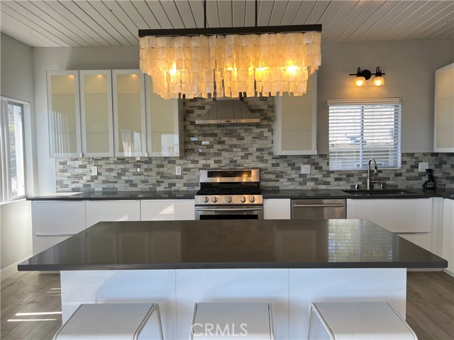 31501 Burnside Place, Laguna Beach CA: https://media.crmls.org/medias/348ea1ce-97cd-4c0d-b1d3-4f447a116a1d.jpg