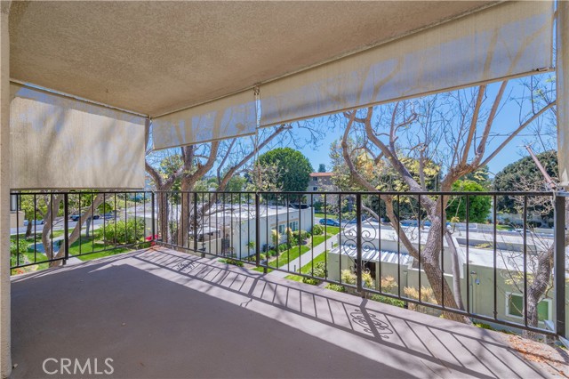 2381 Via Mariposa W, Laguna Woods CA: https://media.crmls.org/medias/348f8226-7b23-4d71-9218-7b0d7484a5fc.jpg