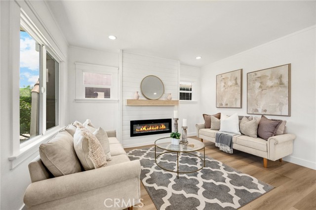 5336 Stratford Road, Los Angeles CA: https://media.crmls.org/medias/348fd5ea-03b0-44e9-b376-f60118fd2819.jpg