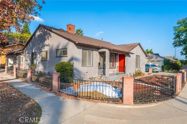 Detail Gallery Image 1 of 60 For 14027 Wyandotte St, Van Nuys,  CA 91405 - 4 Beds | 4 Baths