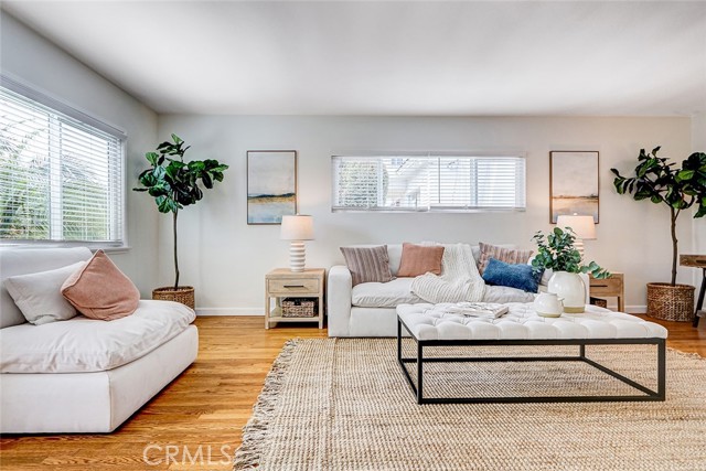 426 S Broadway, Redondo Beach CA: https://media.crmls.org/medias/3490c29b-62dc-473c-97c9-c2262070766e.jpg