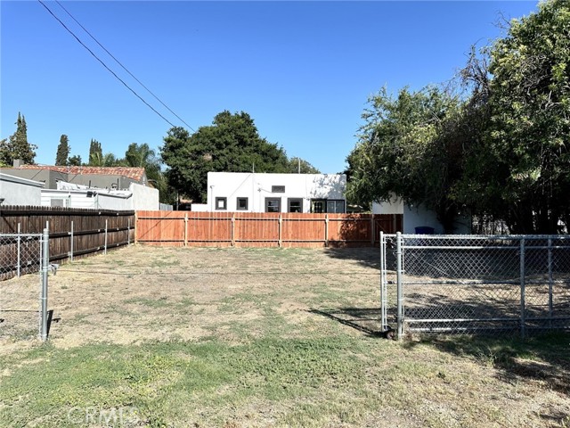 5743 Magnolia Avenue, Riverside CA: https://media.crmls.org/medias/3490e413-c72f-45b9-904a-9a586ad5c629.jpg