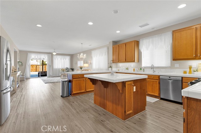 Detail Gallery Image 9 of 50 For 13720 Adams St, Oak Hills,  CA 92344 - 4 Beds | 2 Baths