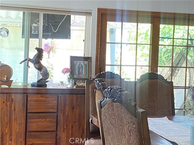 9849 Canada Way, Riverside CA: https://media.crmls.org/medias/34912f7b-816f-4de5-bc53-ca634dbd8cd8.jpg
