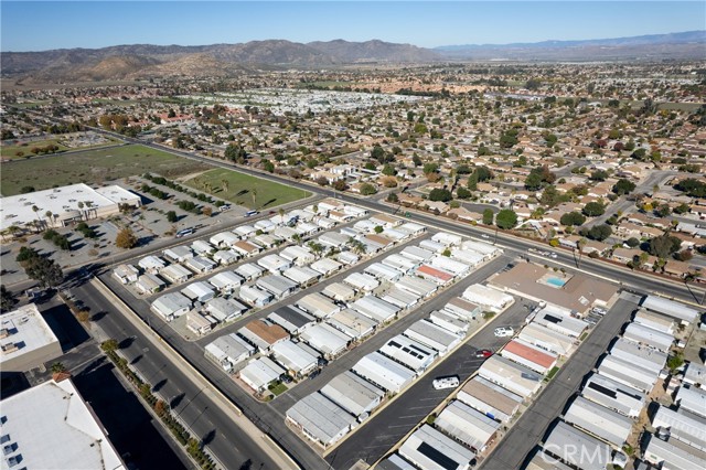 1895 W Devonshire Avenue, Hemet CA: https://media.crmls.org/medias/34922c27-3ea8-4c4c-8150-37dfddfa32cf.jpg