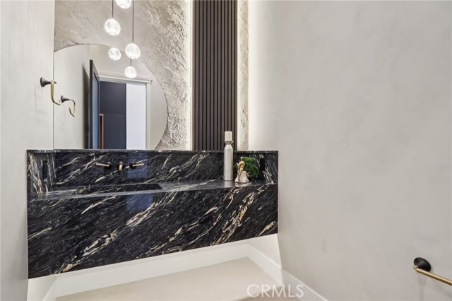 18200 Sheffield Lane, Porter Ranch CA: https://media.crmls.org/medias/34925122-1649-4bf1-a815-30f017f08fce.jpg
