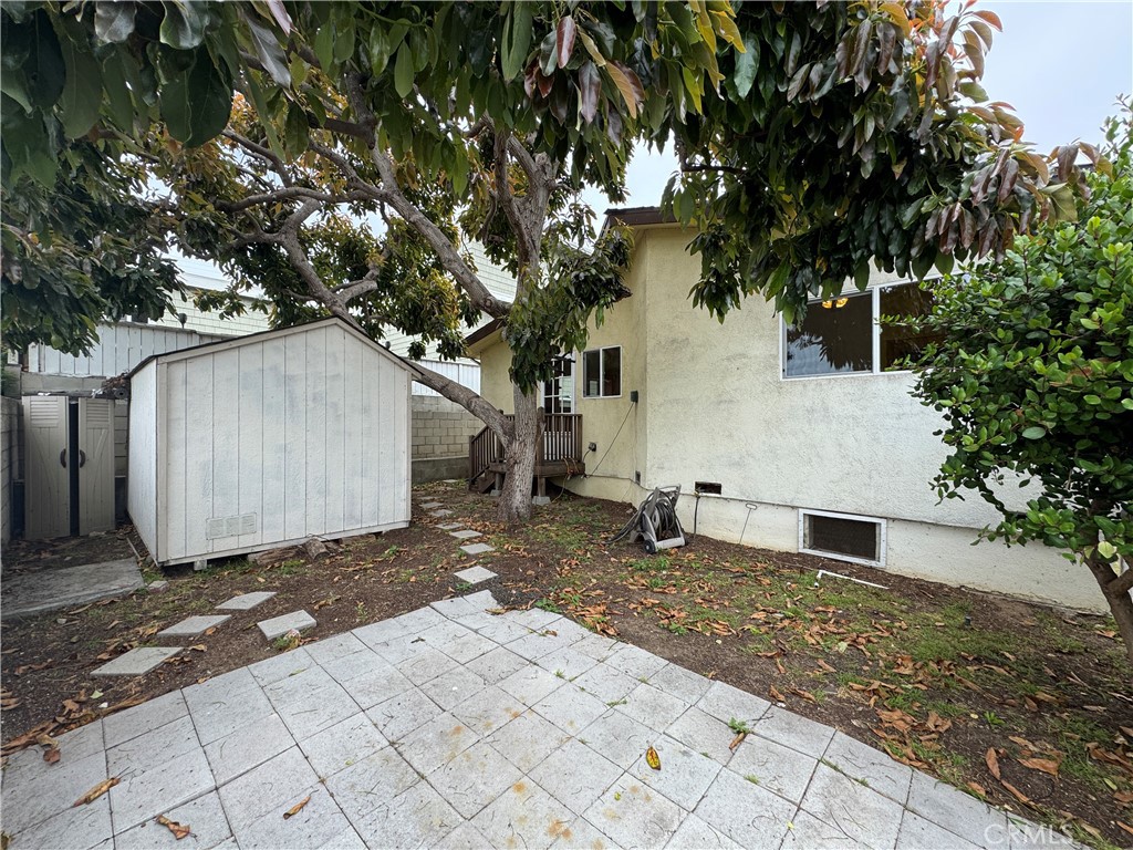 https://media.crmls.org/medias/349263fb-ac9d-4788-8d4d-d593ca7e93c1.jpg?preset=X-Large