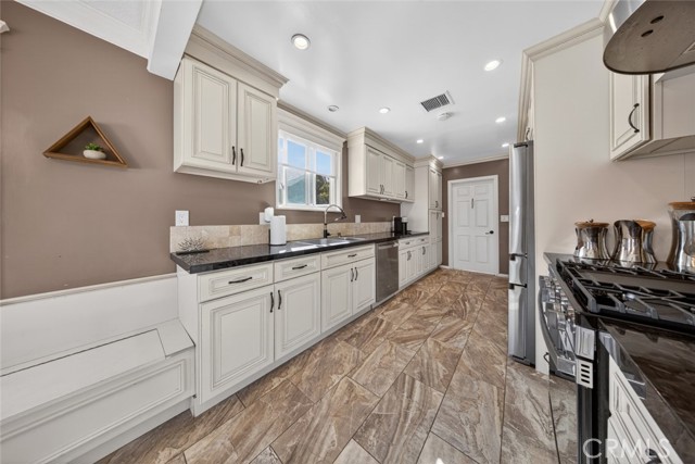 Detail Gallery Image 32 of 61 For 14942 Bryant, Panorama City,  CA 91402 - 3 Beds | 2 Baths