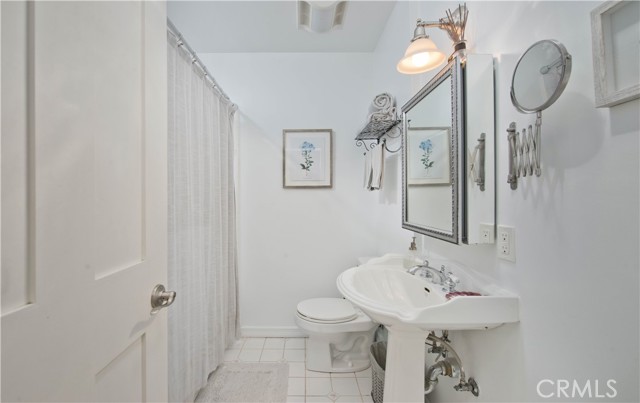 13964 Peach Grove Street, Sherman Oaks CA: https://media.crmls.org/medias/3493902d-0d46-4013-a18d-8bf99fb96d74.jpg