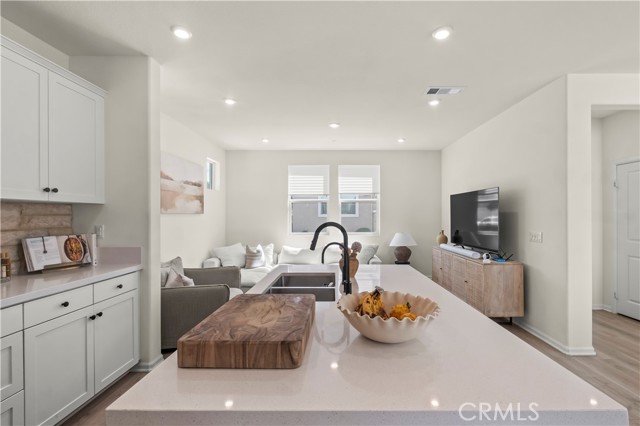 Detail Gallery Image 38 of 43 For 260 Summerville Ln, Palmdale,  CA 93551 - 3 Beds | 2/1 Baths