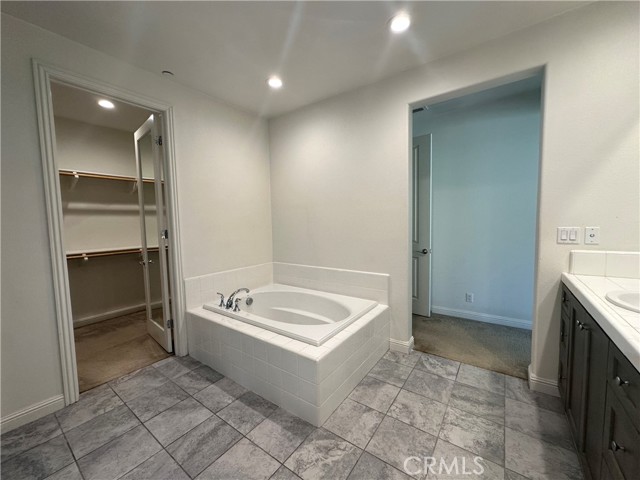 Detail Gallery Image 18 of 29 For 88 Acadia Ct, Lake Forest,  CA 92630 - 5 Beds | 4 Baths
